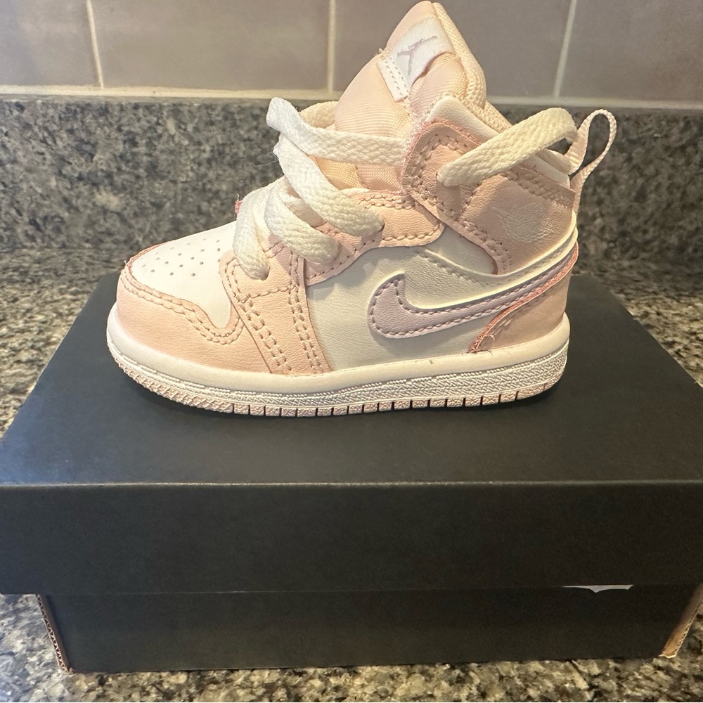 Pink/Violet Jordan 1 Mid 4C